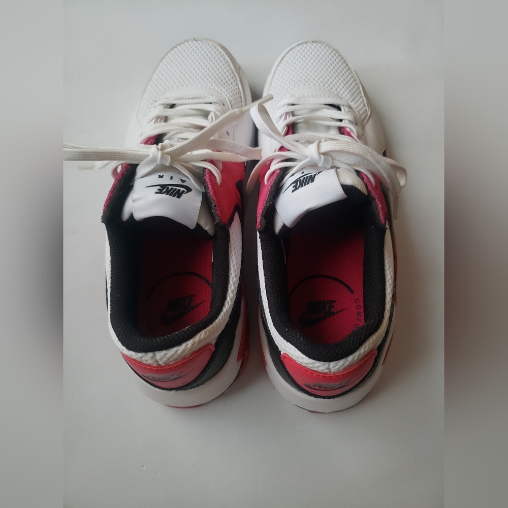 NIKE AIR MAX White /Black /Pink Shose Size 7